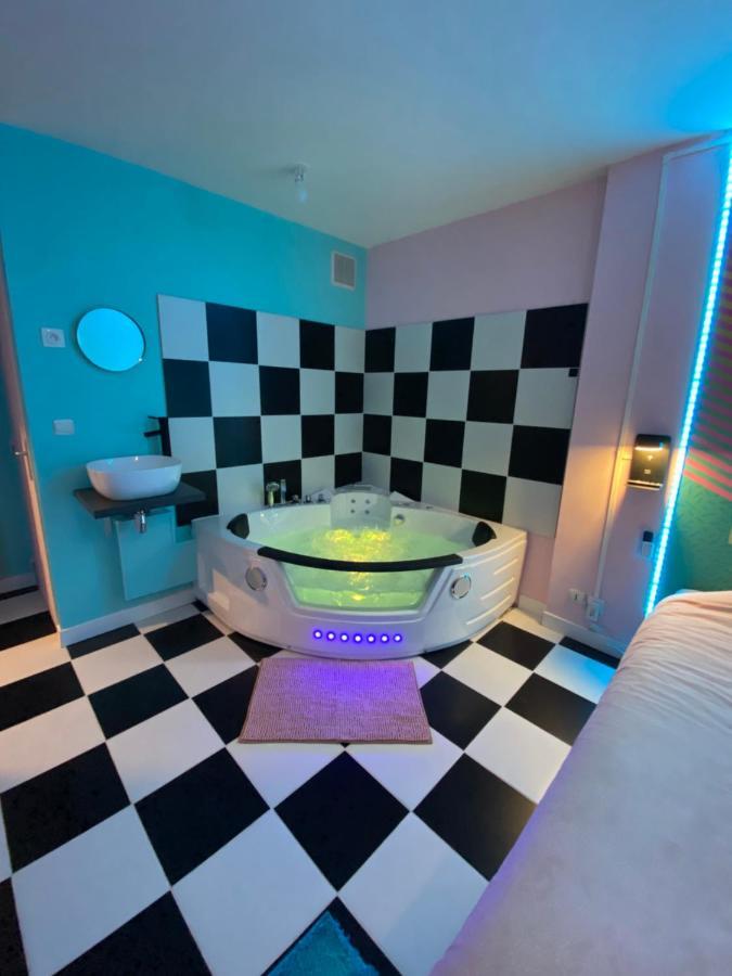 Capsule Miami Vice - Jacuzzi - Billard - Ecran Cinema & Netflix - Ping-Pong - Nintendo & Jeux- 列万 外观 照片