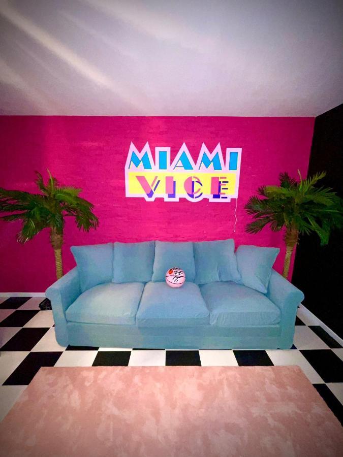 Capsule Miami Vice - Jacuzzi - Billard - Ecran Cinema & Netflix - Ping-Pong - Nintendo & Jeux- 列万 外观 照片