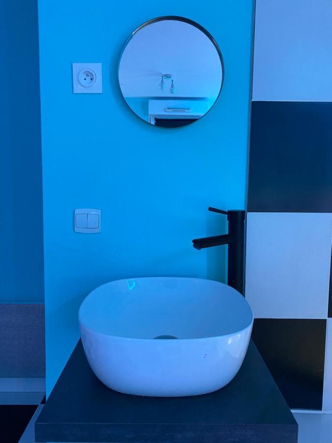 Capsule Miami Vice - Jacuzzi - Billard - Ecran Cinema & Netflix - Ping-Pong - Nintendo & Jeux- 列万 外观 照片