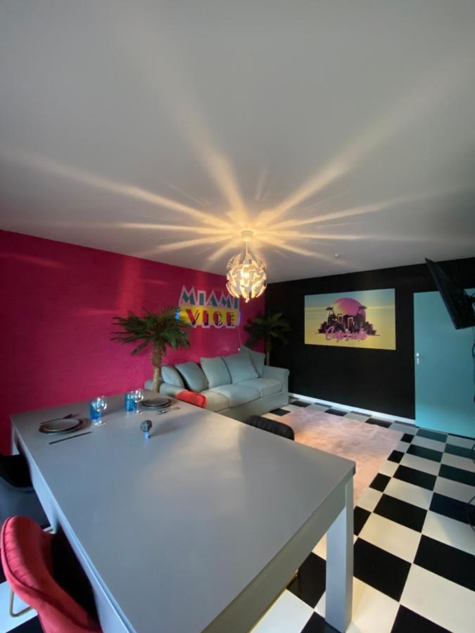 Capsule Miami Vice - Jacuzzi - Billard - Ecran Cinema & Netflix - Ping-Pong - Nintendo & Jeux- 列万 外观 照片
