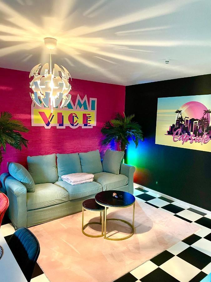 Capsule Miami Vice - Jacuzzi - Billard - Ecran Cinema & Netflix - Ping-Pong - Nintendo & Jeux- 列万 外观 照片
