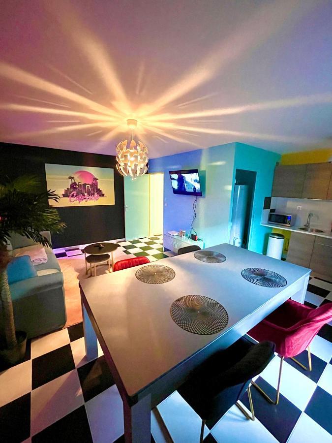 Capsule Miami Vice - Jacuzzi - Billard - Ecran Cinema & Netflix - Ping-Pong - Nintendo & Jeux- 列万 外观 照片