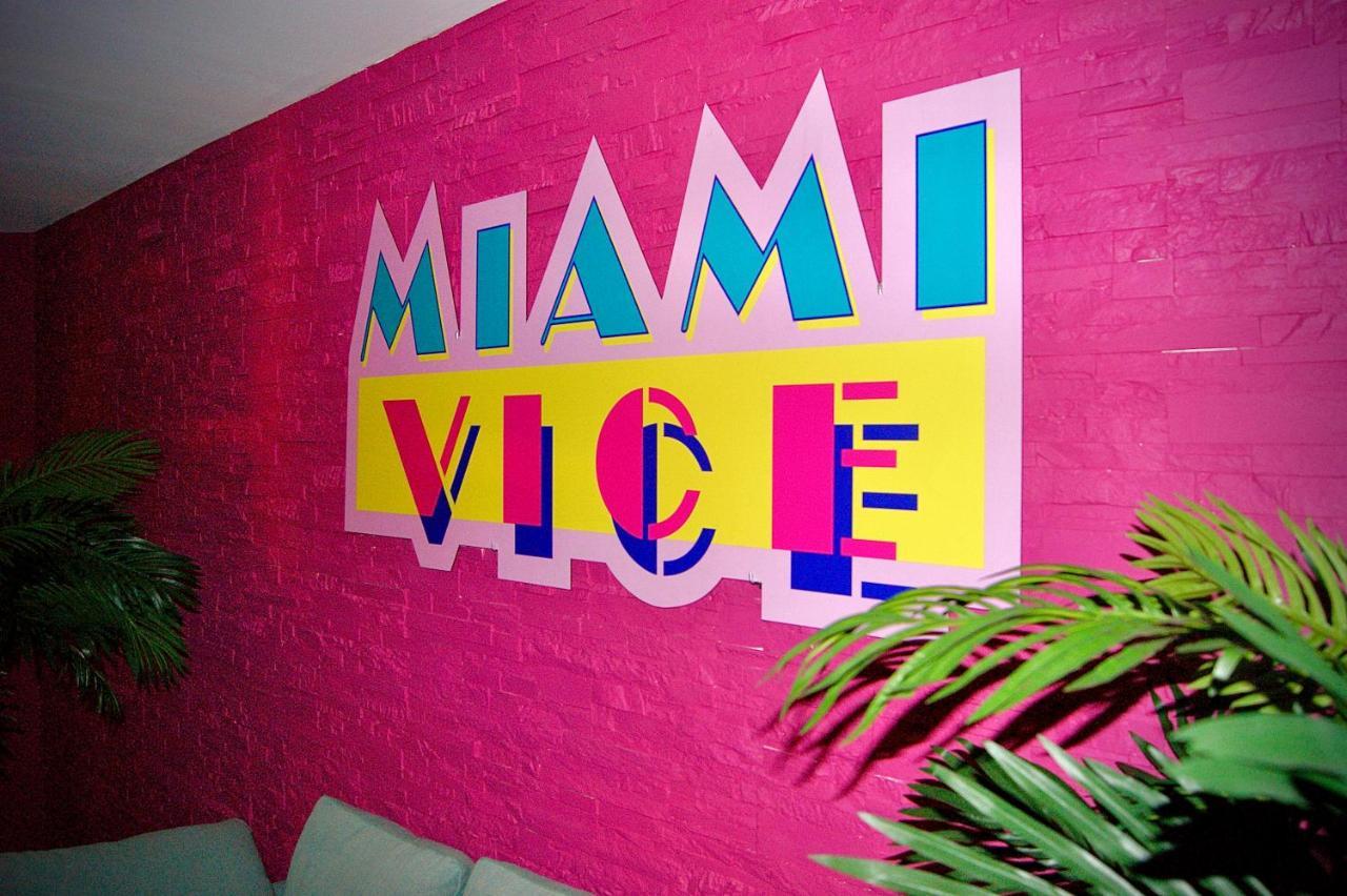 Capsule Miami Vice - Jacuzzi - Billard - Ecran Cinema & Netflix - Ping-Pong - Nintendo & Jeux- 列万 外观 照片