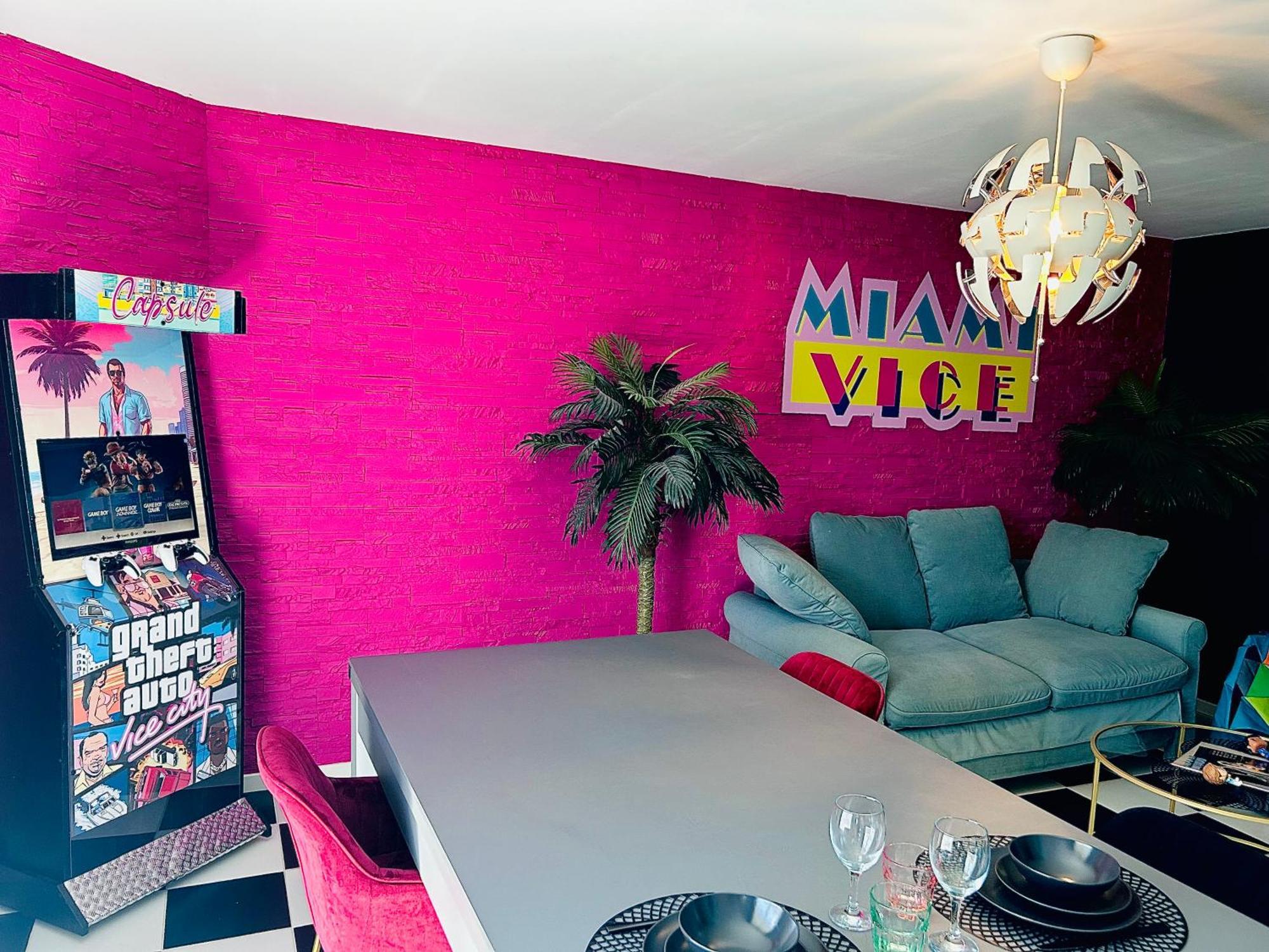 Capsule Miami Vice - Jacuzzi - Billard - Ecran Cinema & Netflix - Ping-Pong - Nintendo & Jeux- 列万 外观 照片