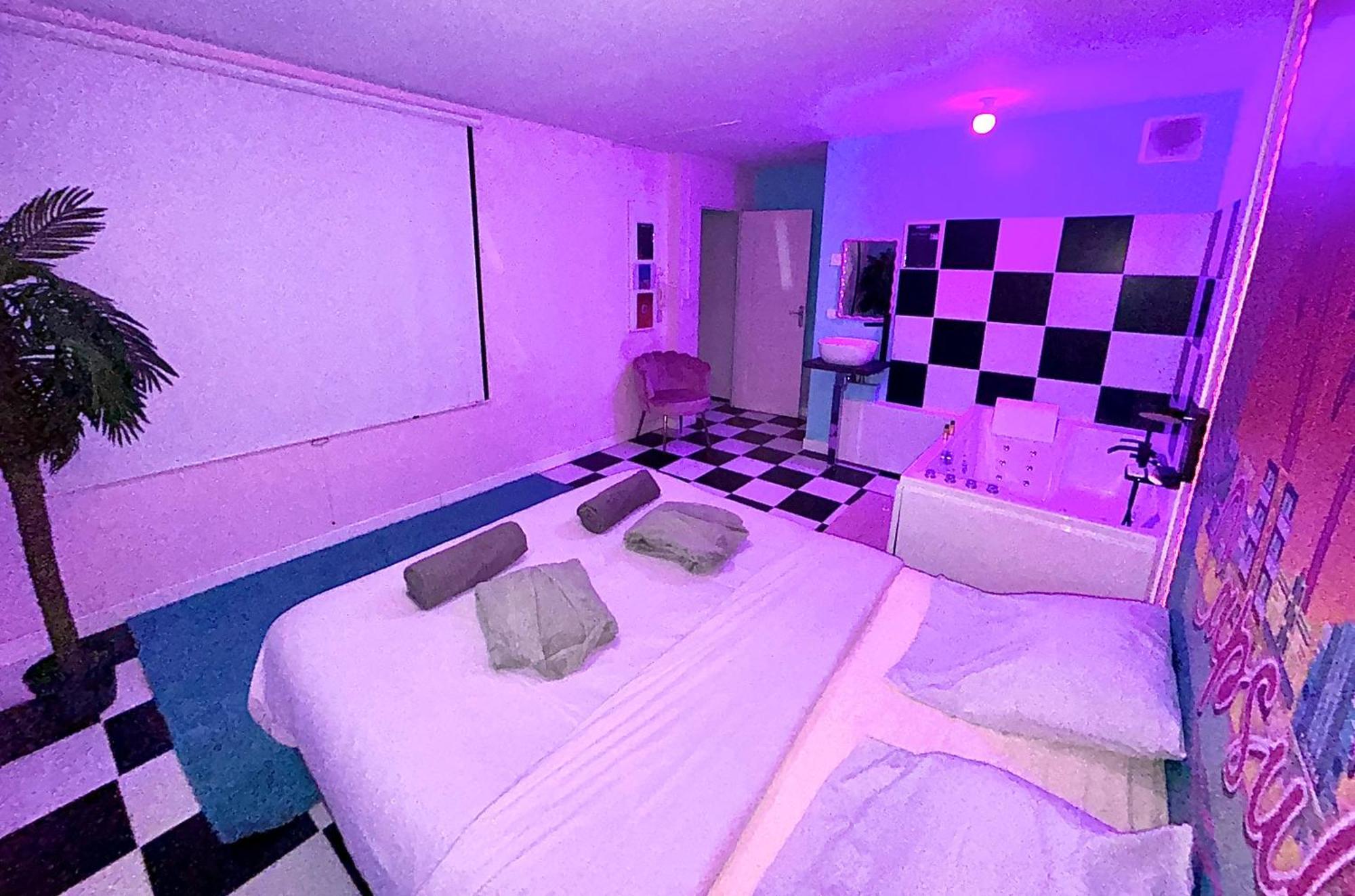 Capsule Miami Vice - Jacuzzi - Billard - Ecran Cinema & Netflix - Ping-Pong - Nintendo & Jeux- 列万 外观 照片