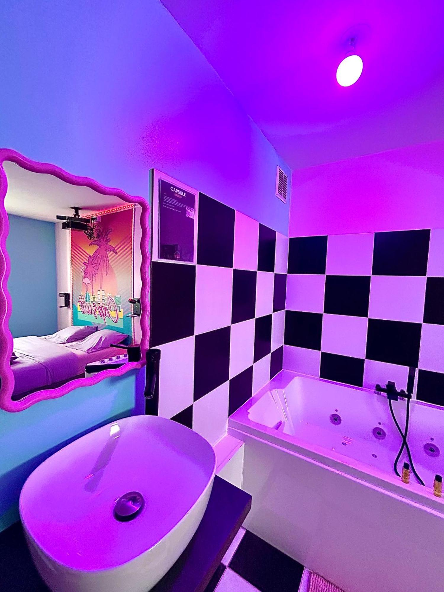 Capsule Miami Vice - Jacuzzi - Billard - Ecran Cinema & Netflix - Ping-Pong - Nintendo & Jeux- 列万 外观 照片